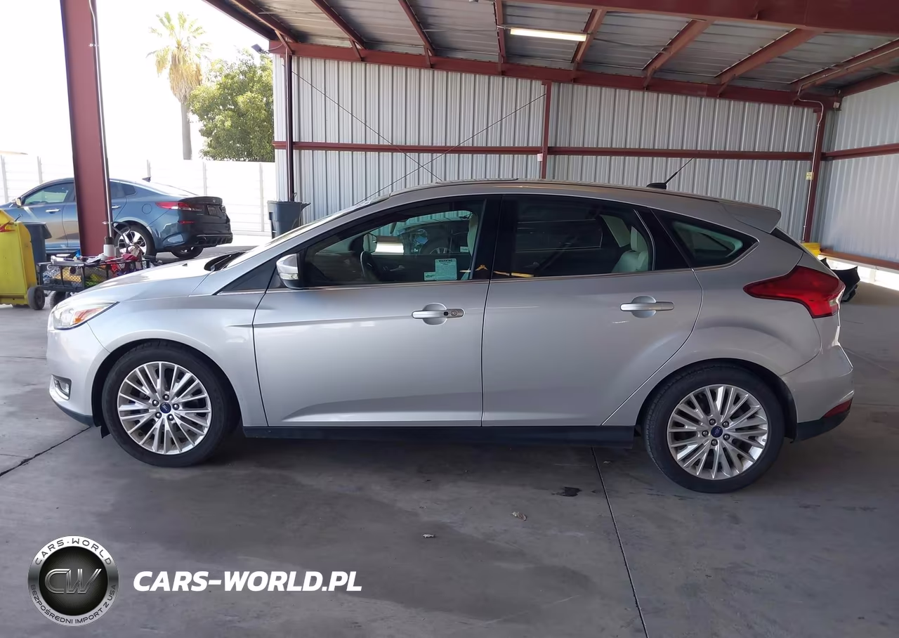 2018 Ford Focus Titanium VIN:1FADP3N26JL314105 - 14
