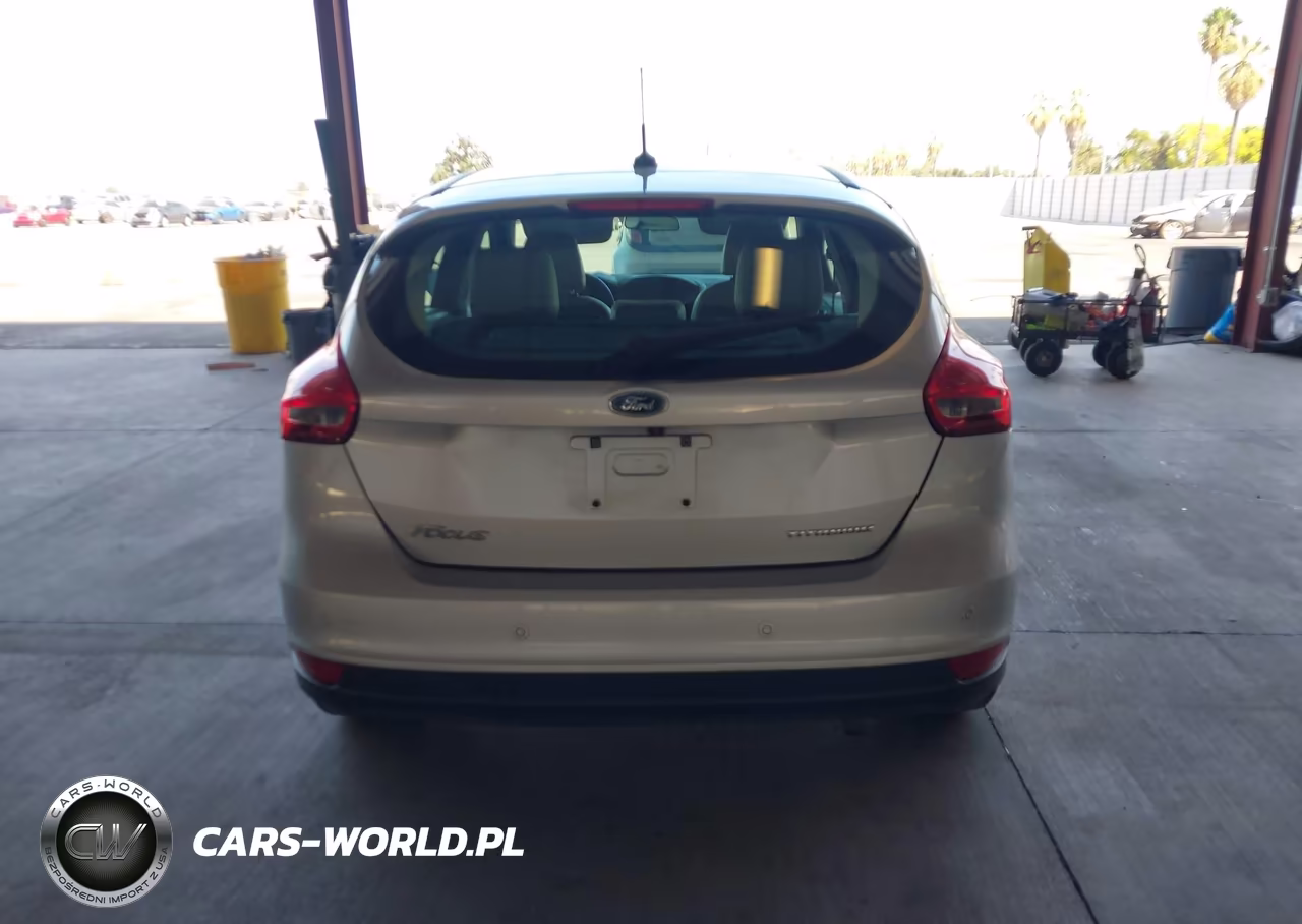2018 Ford Focus Titanium VIN:1FADP3N26JL314105 - 16