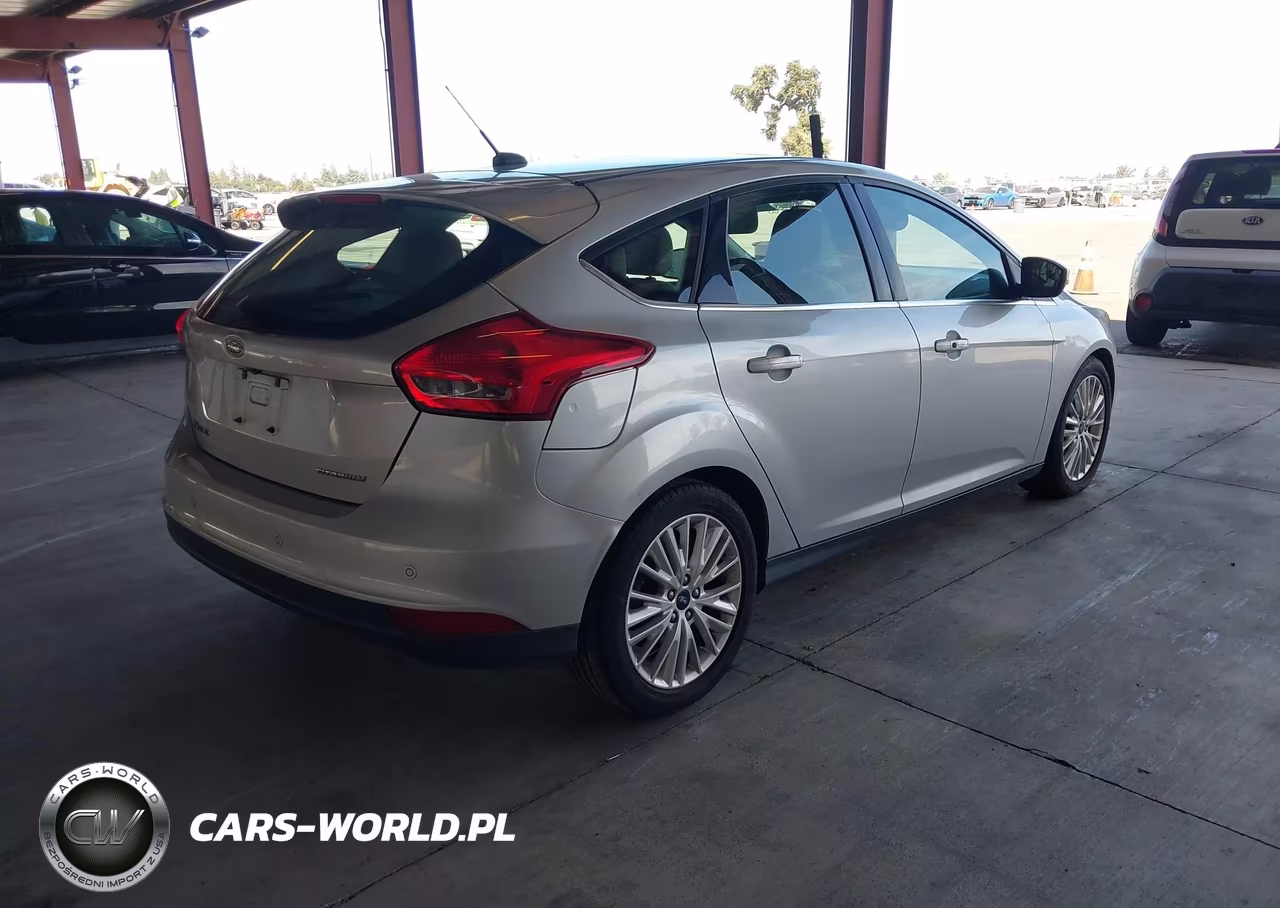 2018 Ford Focus Titanium VIN:1FADP3N26JL314105 - 4