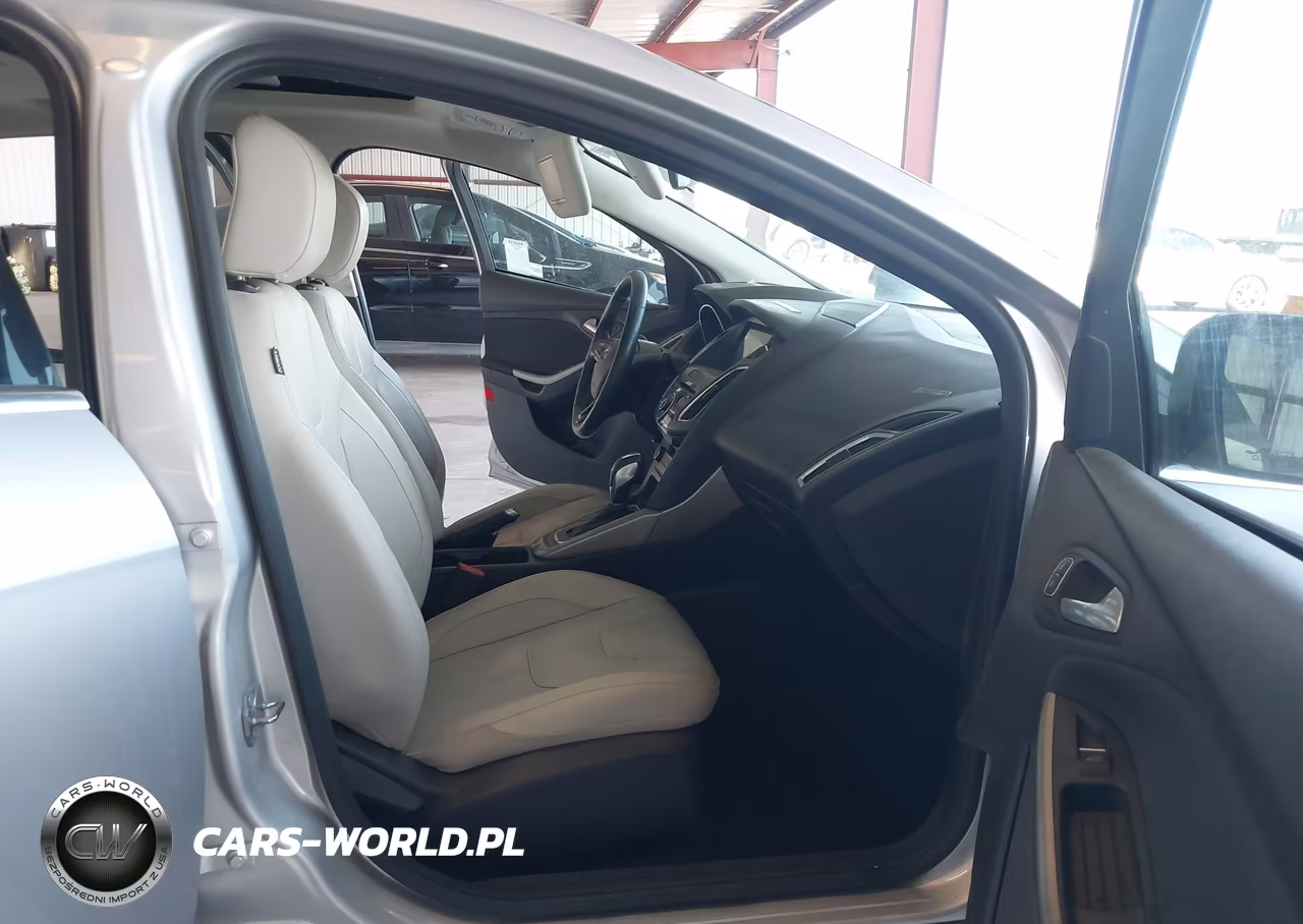 2018 Ford Focus Titanium VIN:1FADP3N26JL314105 - 5