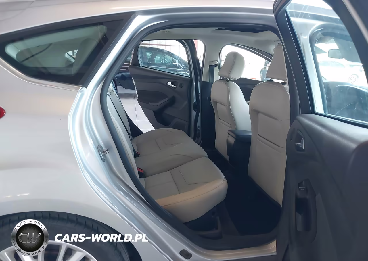 2018 Ford Focus Titanium VIN:1FADP3N26JL314105 - 8