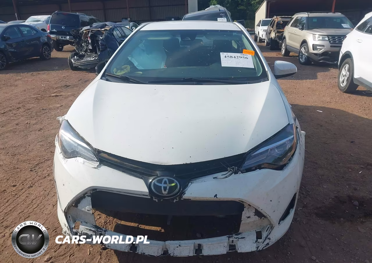 2018 Toyota Corolla Le VIN:5YFBURHE5JP800771 - 12