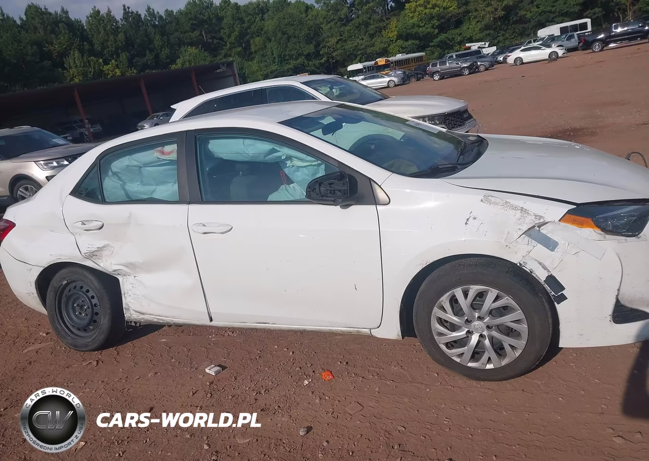 2018 Toyota Corolla Le VIN:5YFBURHE5JP800771 - 13