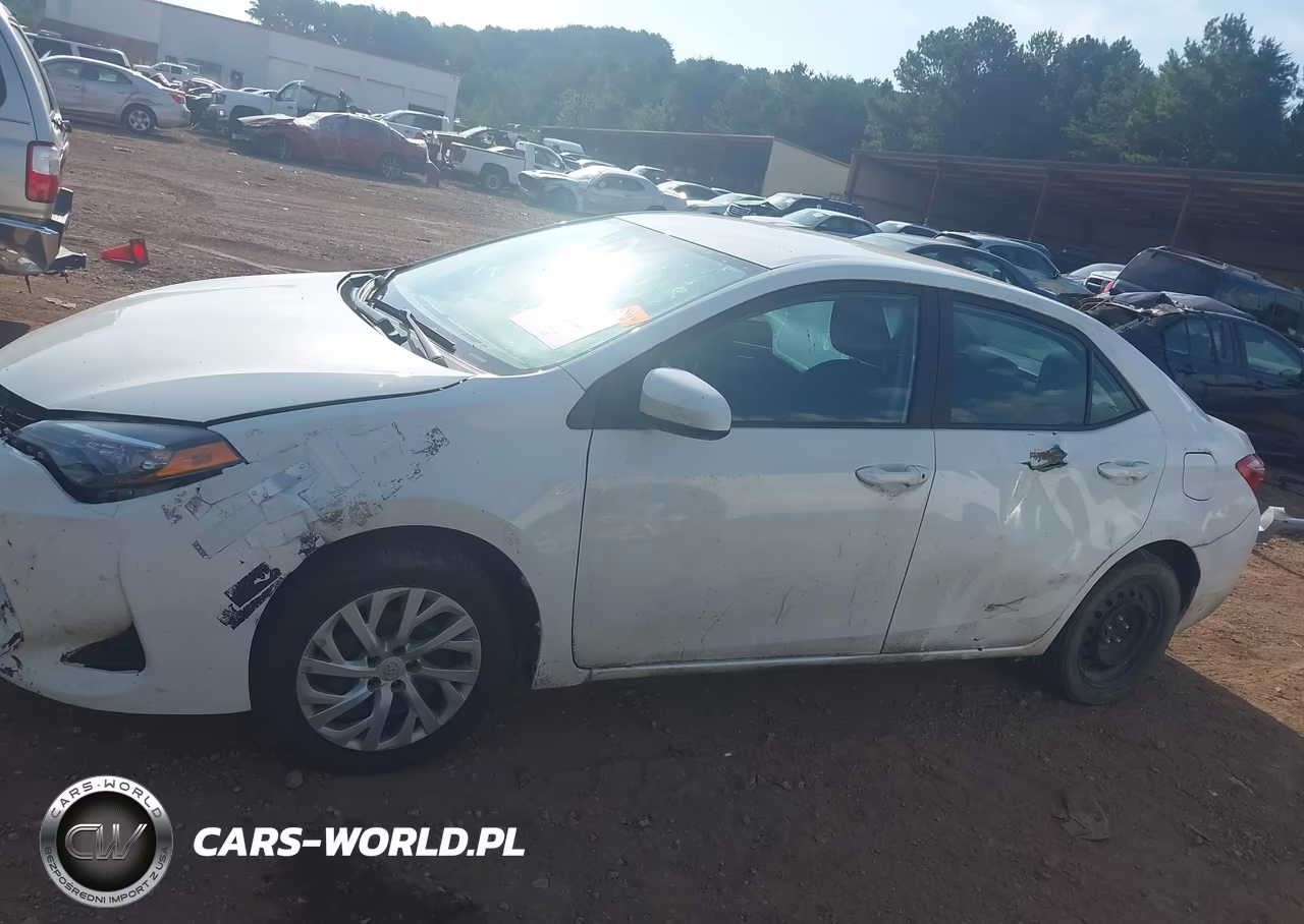 2018 Toyota Corolla Le VIN:5YFBURHE5JP800771 - 14