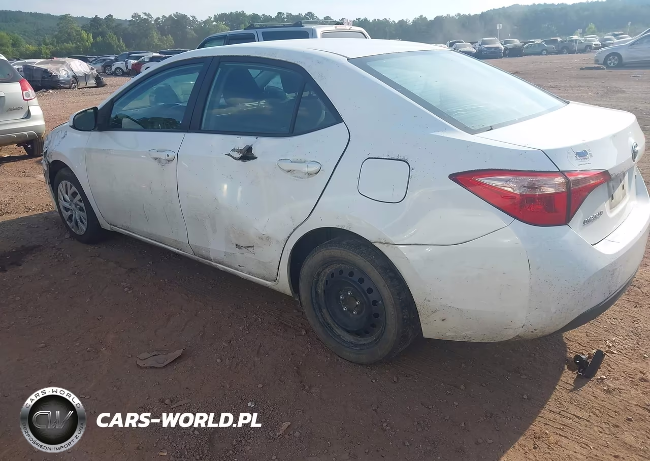 2018 Toyota Corolla Le VIN:5YFBURHE5JP800771 - 3