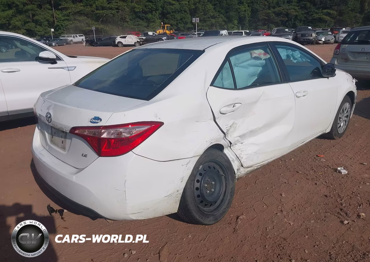 2018 Toyota Corolla Le VIN:5YFBURHE5JP800771 - 4