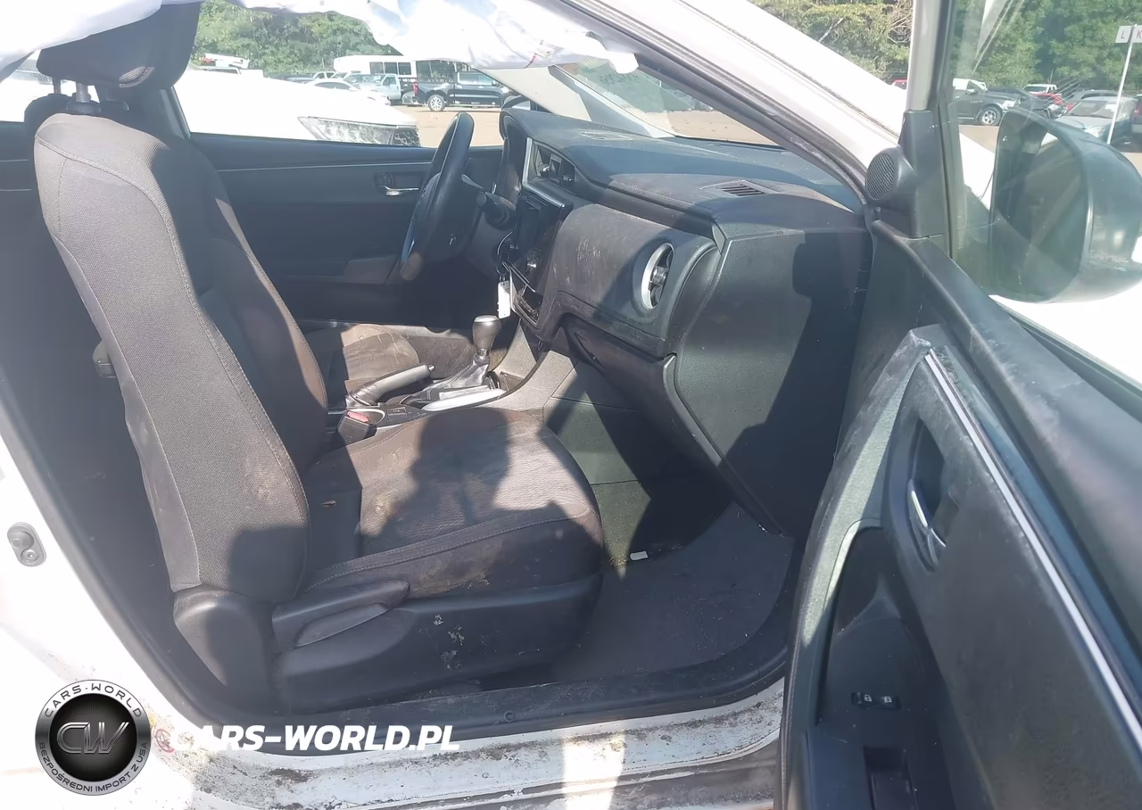 2018 Toyota Corolla Le VIN:5YFBURHE5JP800771 - 5