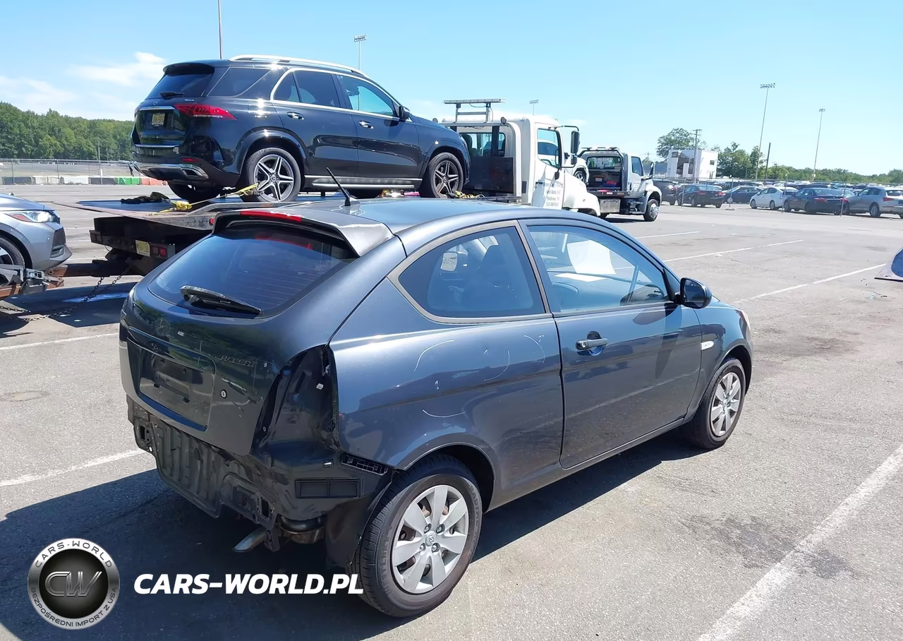 2010 Hyundai Accent Gs VIN:KMHCM3AC1AU168361 - 4