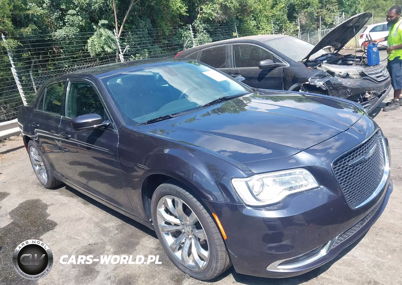 2016 Chrysler 300 Limited VIN:2C3CCAAG1GH313512 - 13
