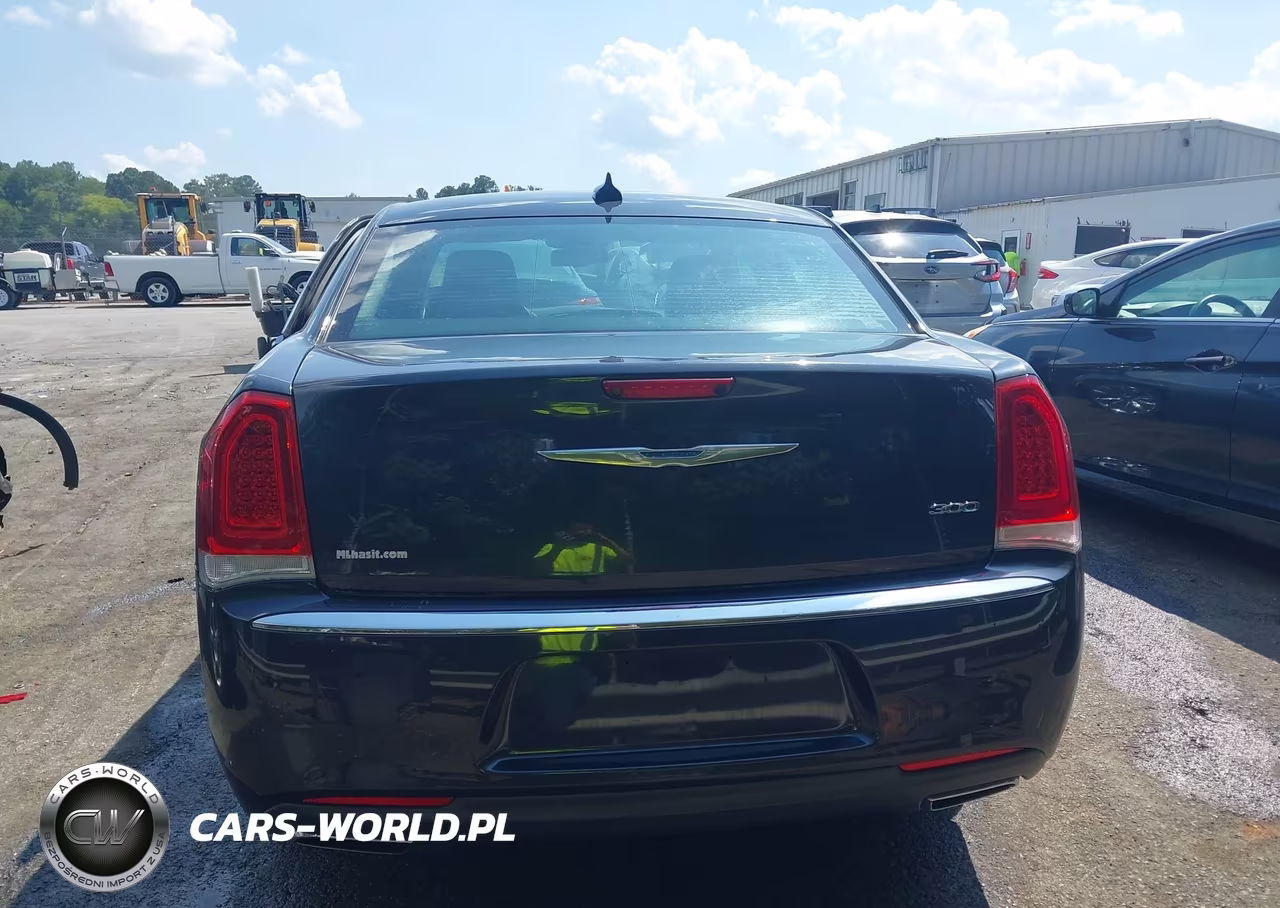 2016 Chrysler 300 Limited VIN:2C3CCAAG1GH313512 - 16