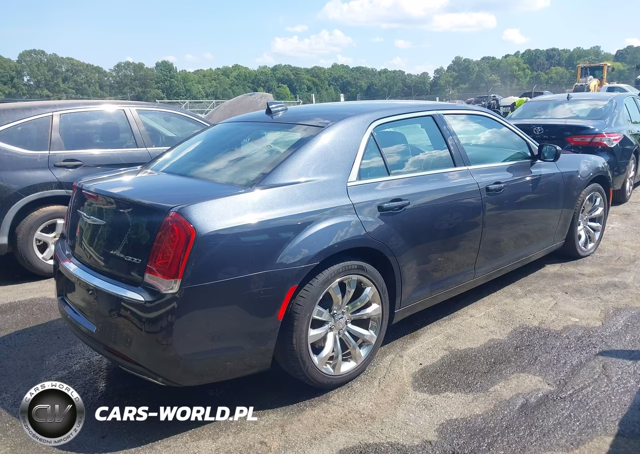 2016 Chrysler 300 Limited VIN:2C3CCAAG1GH313512 - 4