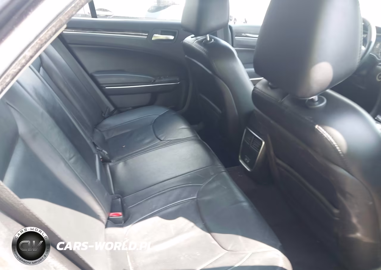2016 Chrysler 300 Limited VIN:2C3CCAAG1GH313512 - 8