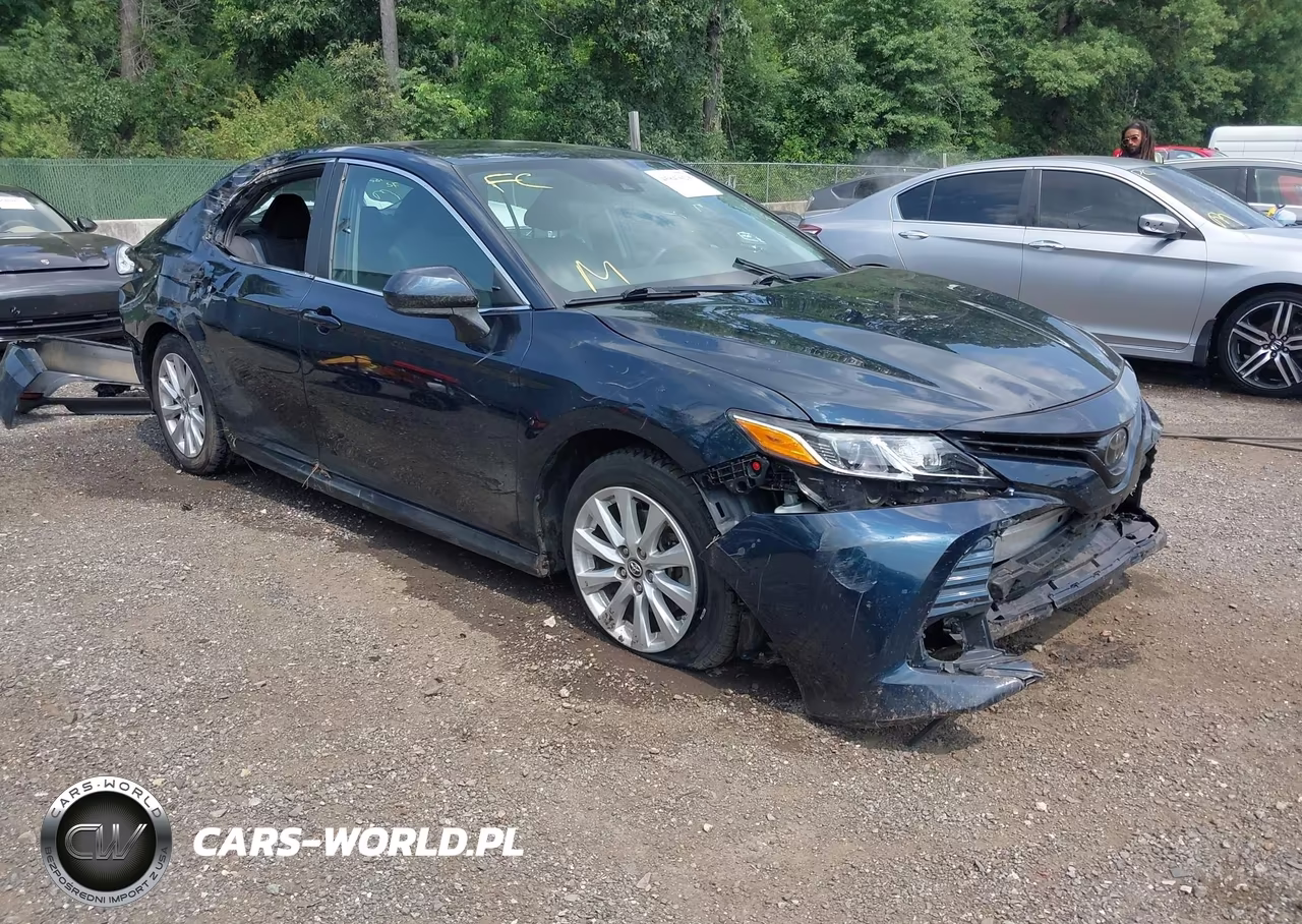2019 Toyota Camry Le – zdjęcie 1 z 17