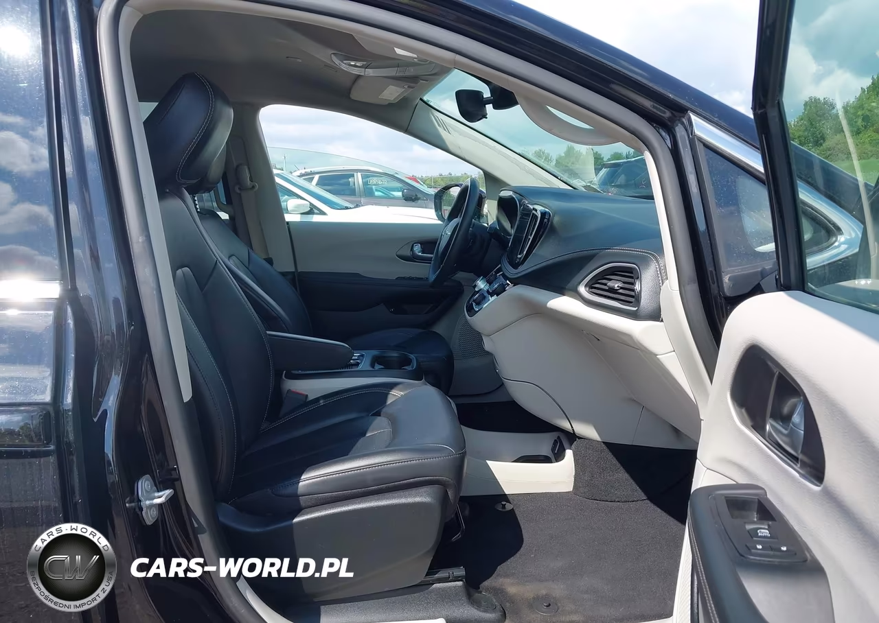 2024 Chrysler Pacifica Hybrid Select VIN:2C4RC1S78RR164453 - 5