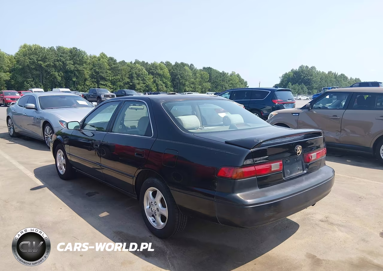 1999 Toyota Camry Le VIN:4T1BG22K9XU615630 - 3