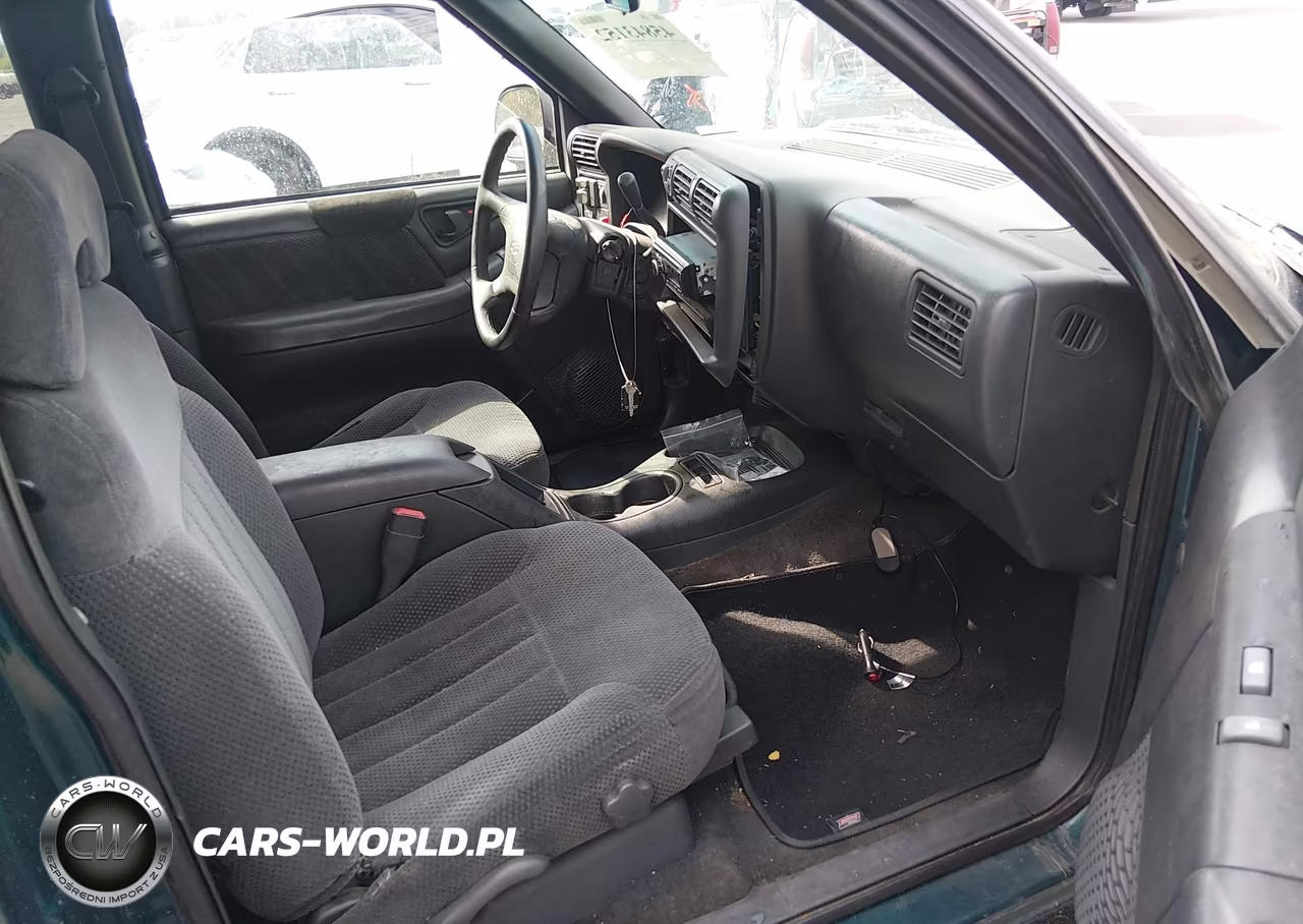 1996 Chevrolet Blazer VIN:1GNCT18W3TK107496 - 5