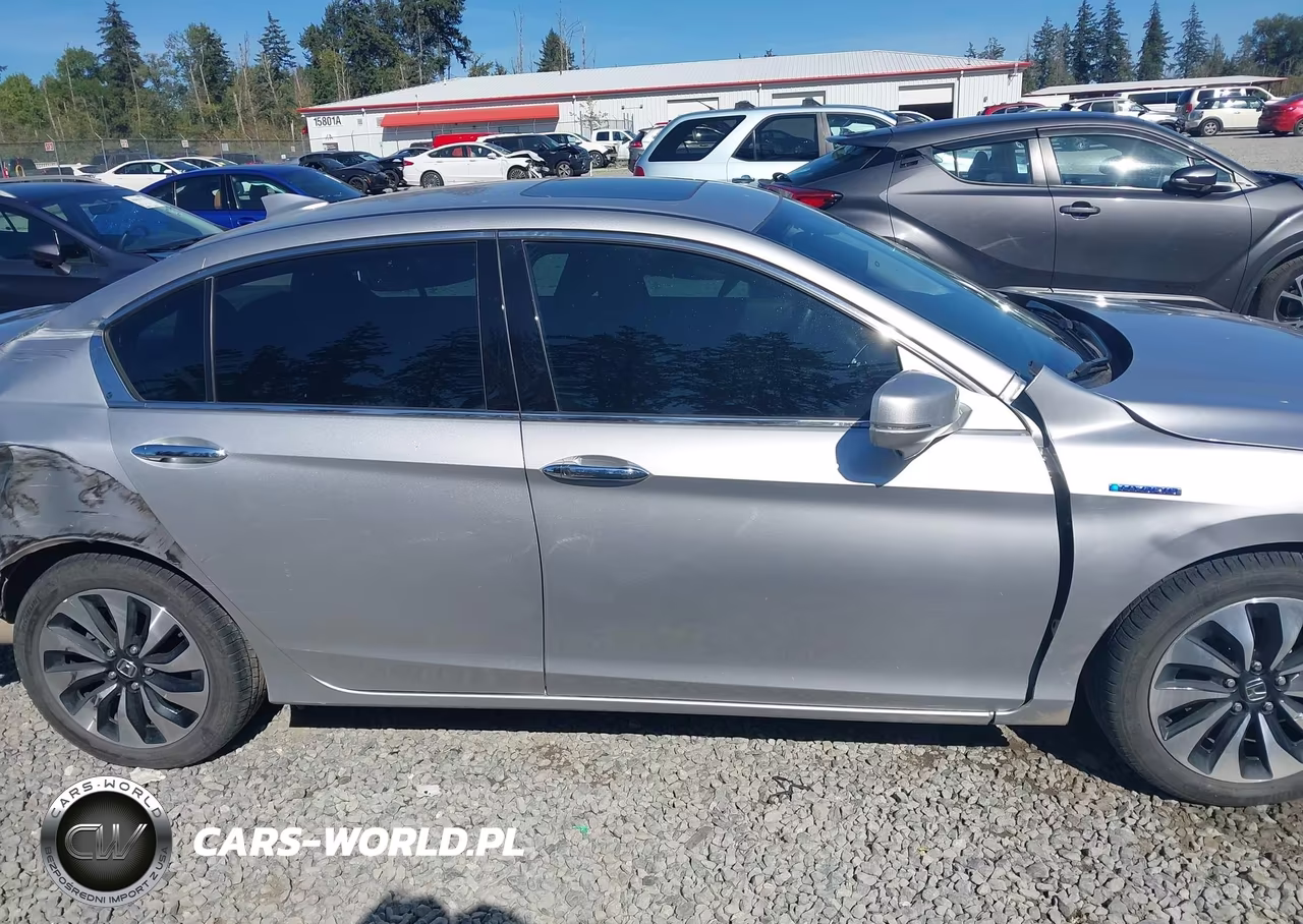 2015 Honda Accord Hybrid Touring VIN:1HGCR6F79FA012937 - 14