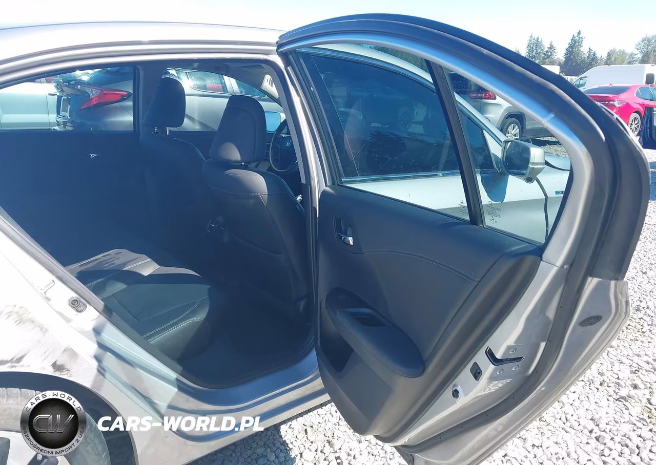 2015 Honda Accord Hybrid Touring VIN:1HGCR6F79FA012937 - 8