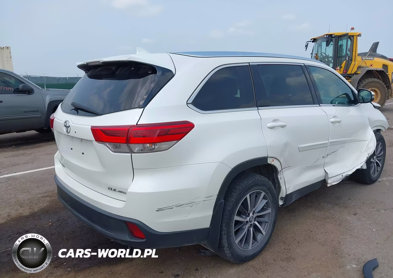 2019 Toyota Highlander Xle VIN:5TDJZRFH6KS572430 - 4