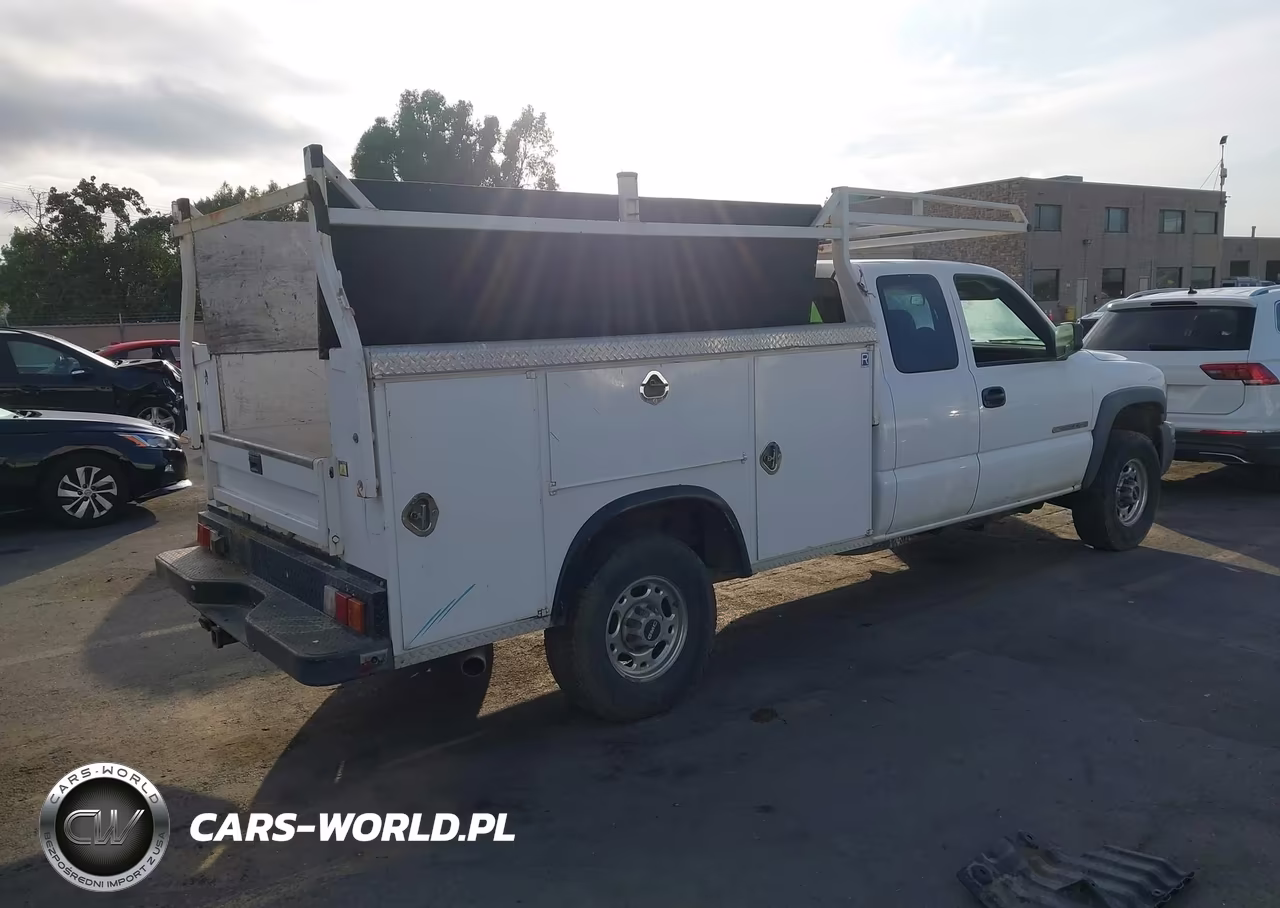 2005 GMC Sierra 2500Hd Work Truck VIN:1GDHC29U15E299967 - 4