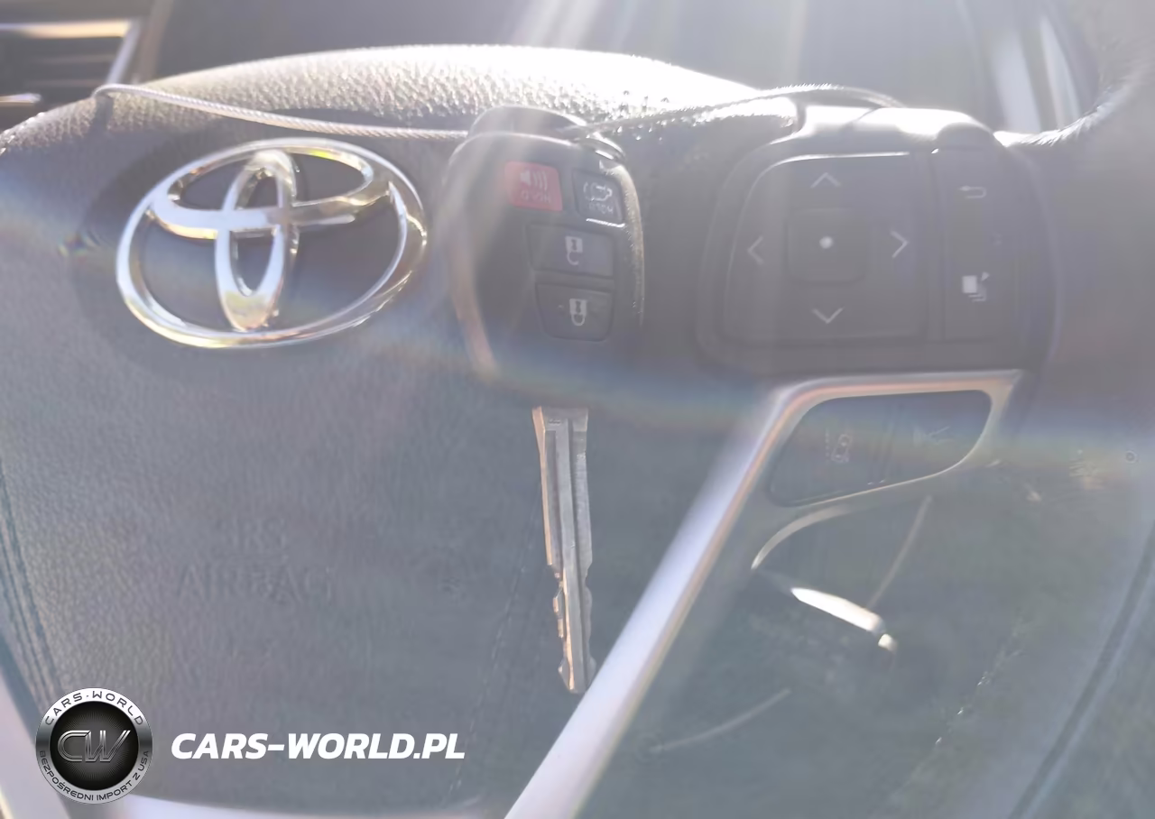 2018 Toyota Highlander Le Plus VIN:5TDZZRFH2JS265421 - 11