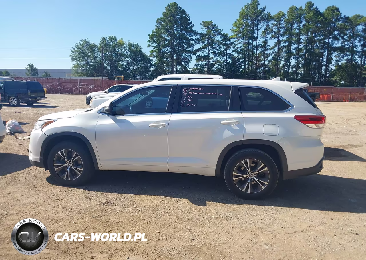 2018 Toyota Highlander Le Plus VIN:5TDZZRFH2JS265421 - 15