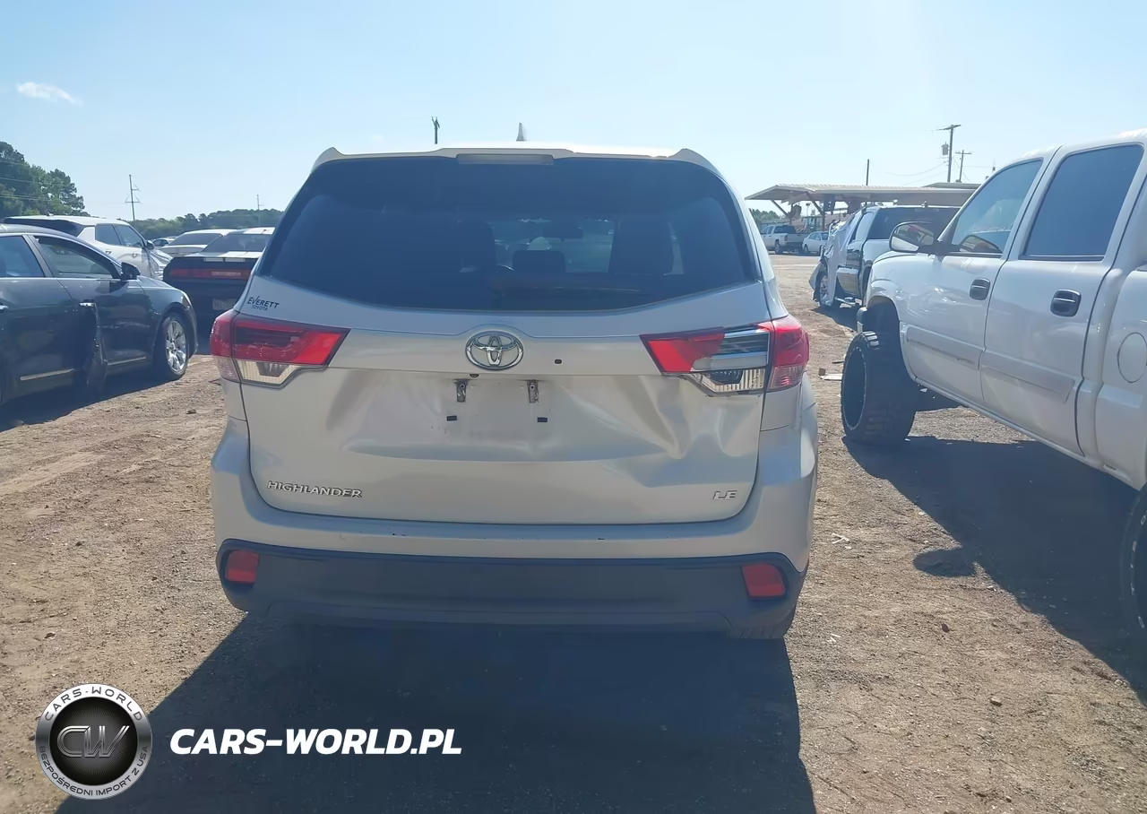 2018 Toyota Highlander Le Plus VIN:5TDZZRFH2JS265421 - 17