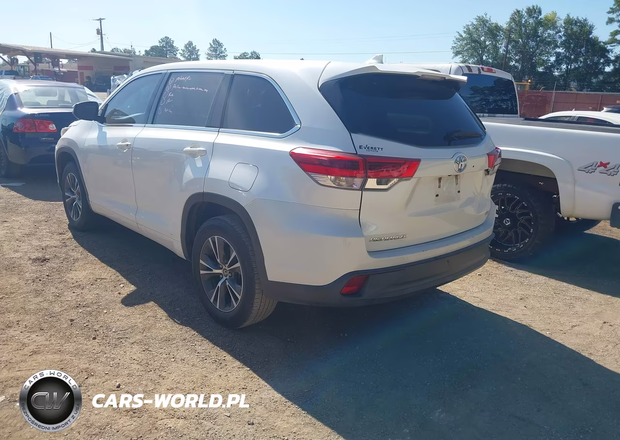 2018 Toyota Highlander Le Plus VIN:5TDZZRFH2JS265421 - 3