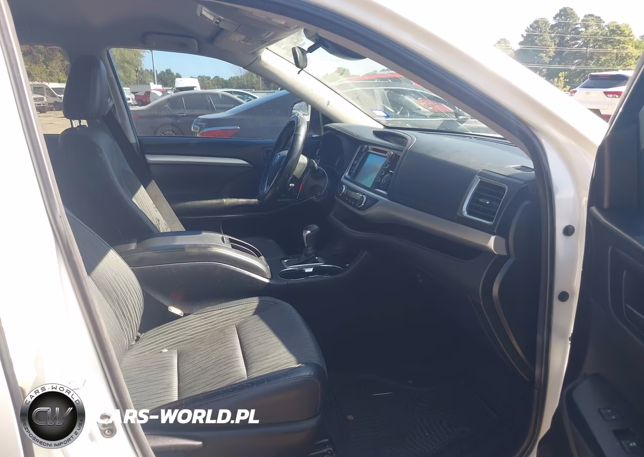2018 Toyota Highlander Le Plus VIN:5TDZZRFH2JS265421 - 5