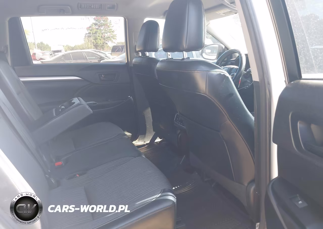 2018 Toyota Highlander Le Plus VIN:5TDZZRFH2JS265421 - 8