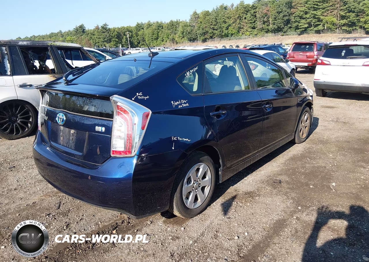2014 Toyota Prius Three VIN:JTDKN3DU9E1736249 - 4