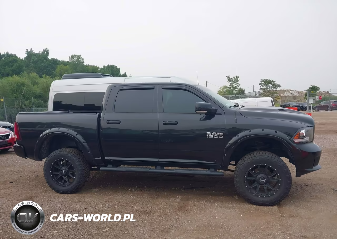 2018 Ram 1500 Sport VIN:1C6RR7MT8JS250528 - 13