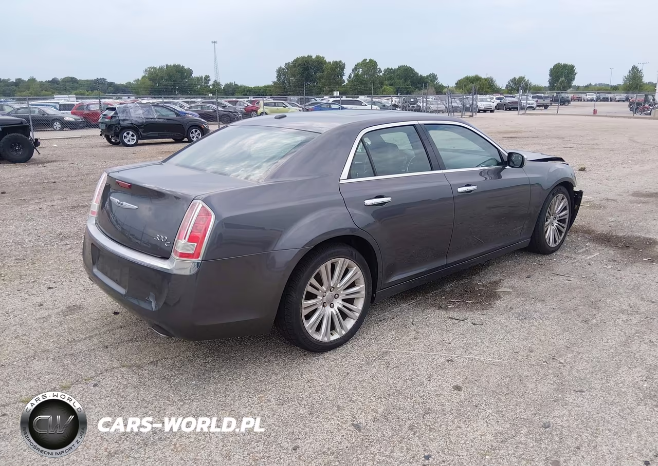 2013 Chrysler 300C VIN:2C3CCAEG4DH740012 - 4