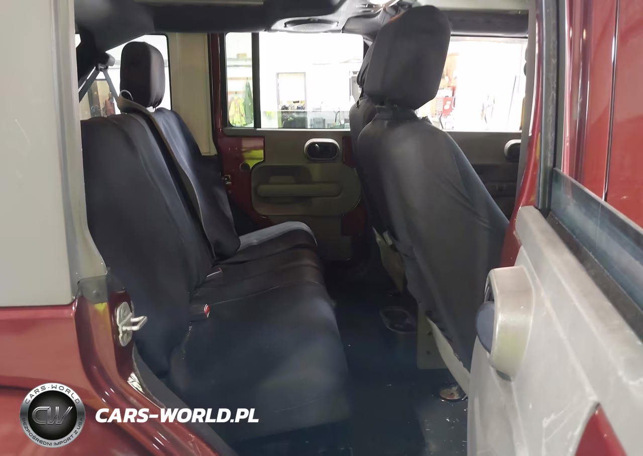 2007 Jeep Wrangler Unlimited Sahara VIN:1J4GA59177L113273 - 8