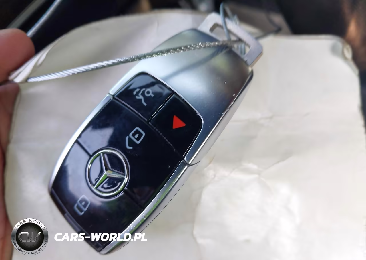 2018 Mercedes-Benz E 300 4Matic VIN:WDDZF4KB5JA390185 - 11
