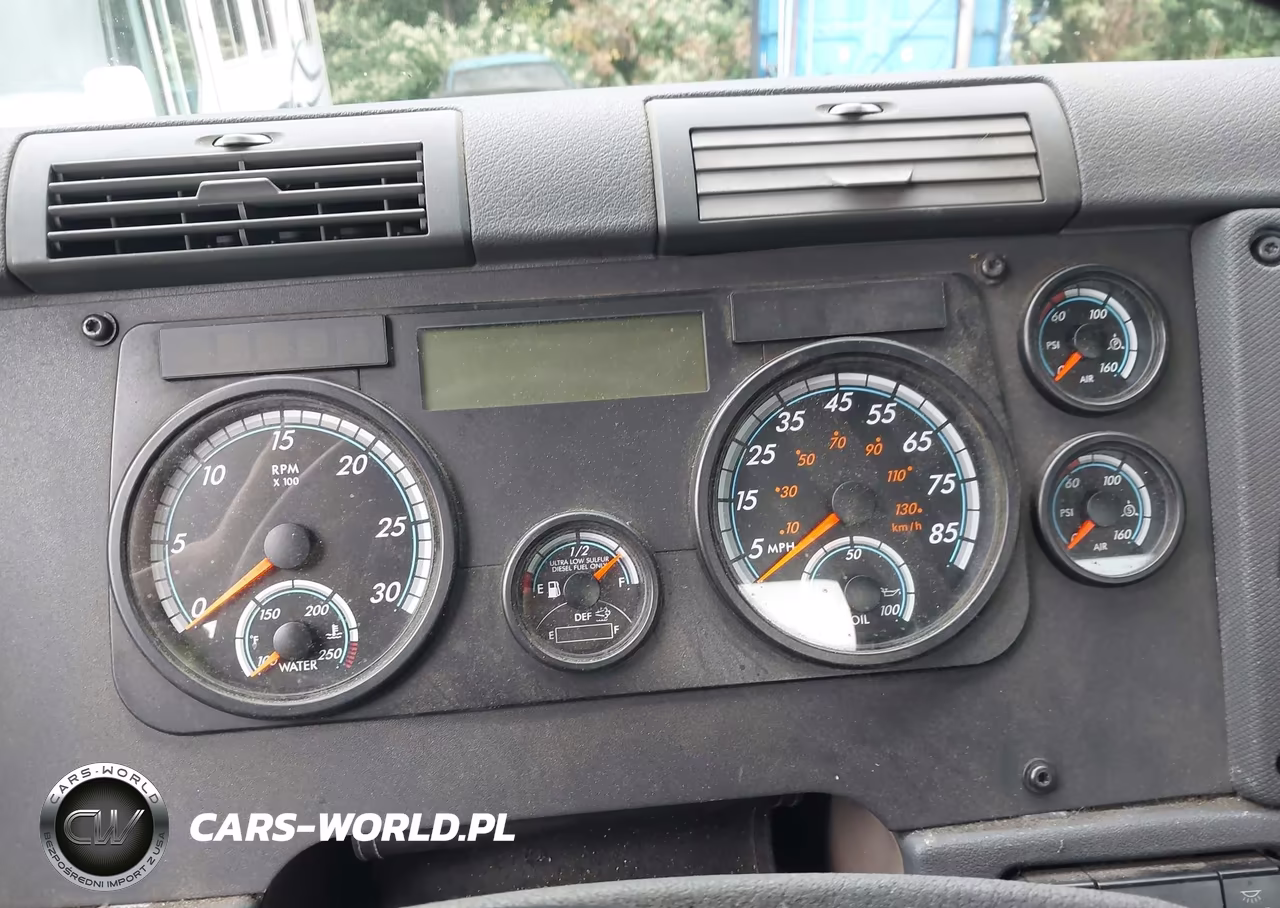 2018 Freightliner Cascadia 113 VIN:3AKBGADV0JSJL4424 - 5