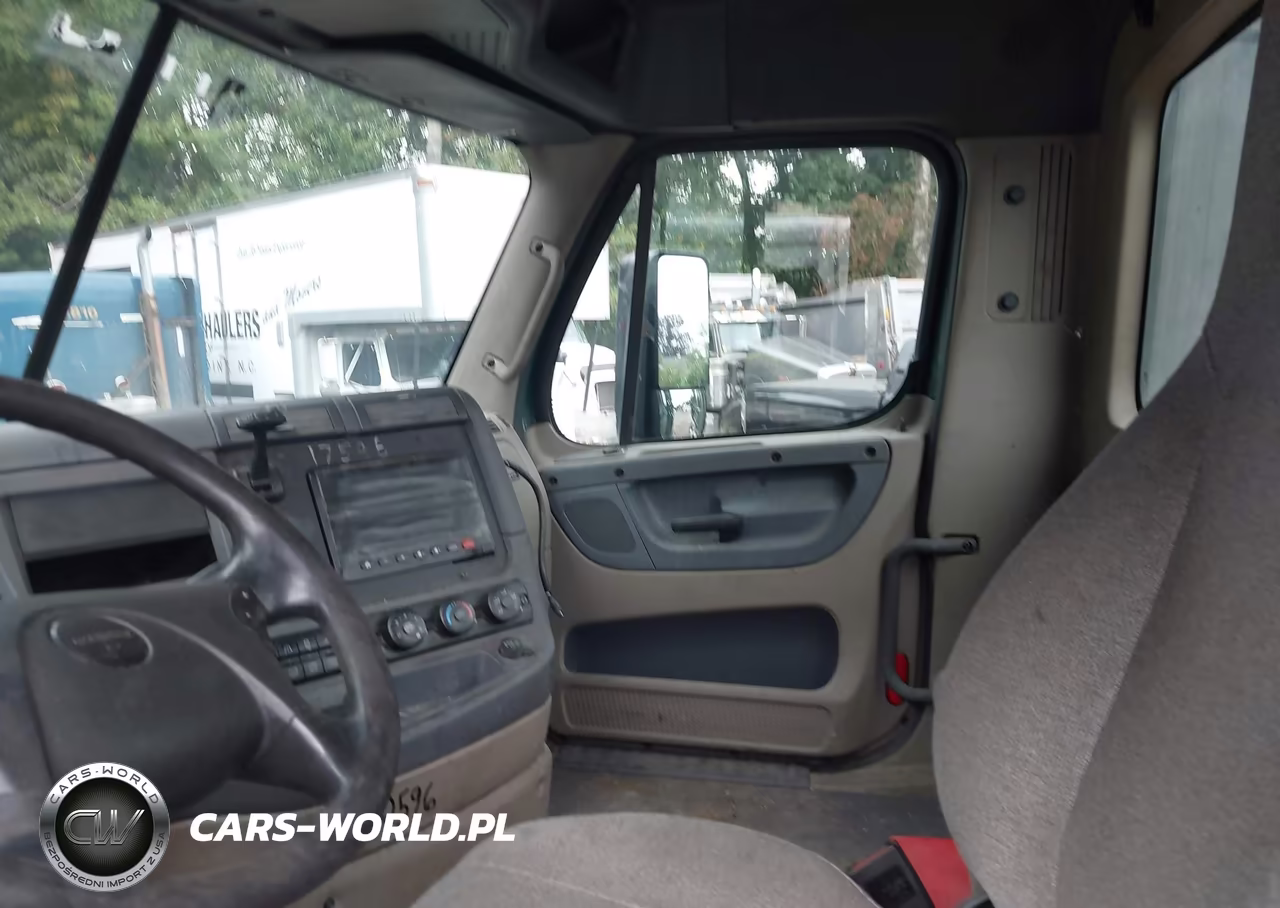 2018 Freightliner Cascadia 113 VIN:3AKBGADV0JSJL4424 - 7
