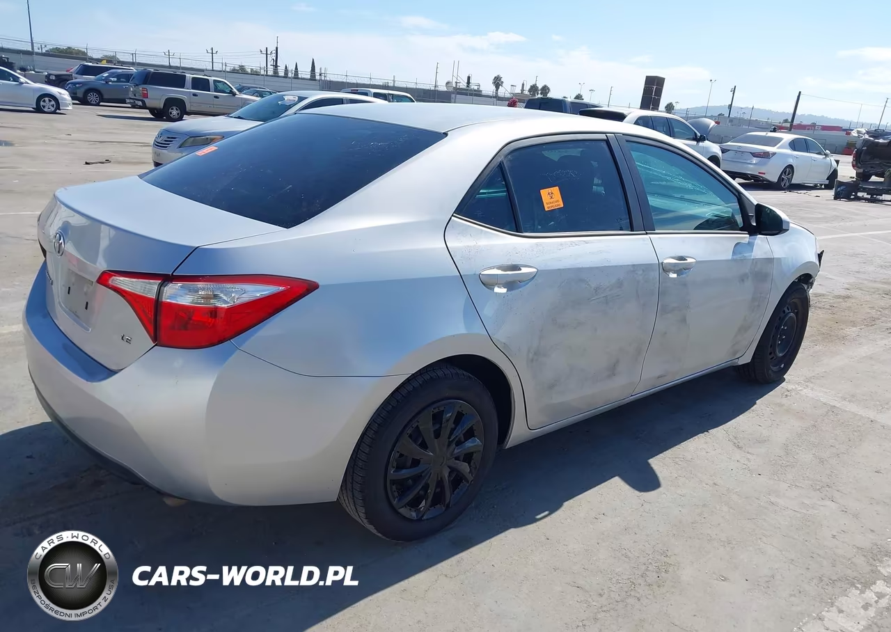 2015 Toyota Corolla Le VIN:5YFBURHE5FP305431 - 4