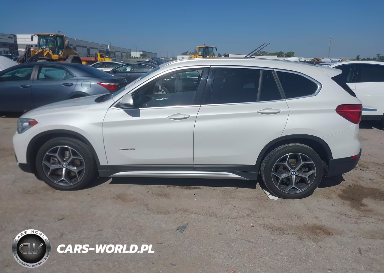 2018 BMW X1 Sdrive28I VIN:WBXHU7C34J5H44118 - 14