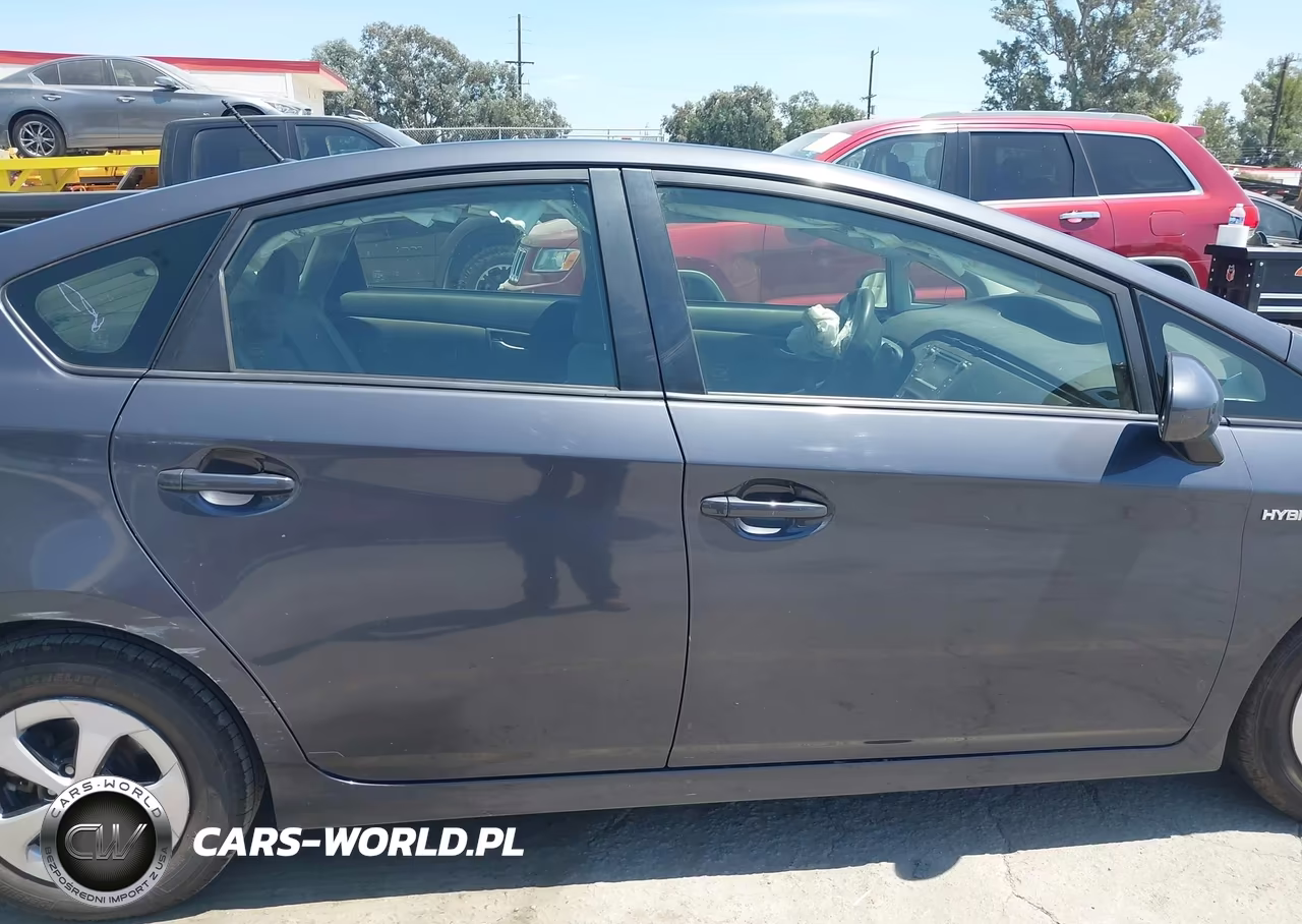 2015 Toyota Prius Two VIN:JTDKN3DU5F2000758 - 12