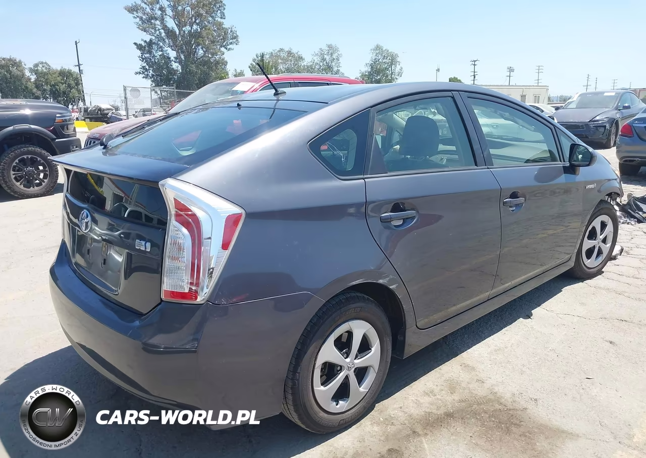 2015 Toyota Prius Two VIN:JTDKN3DU5F2000758 - 4
