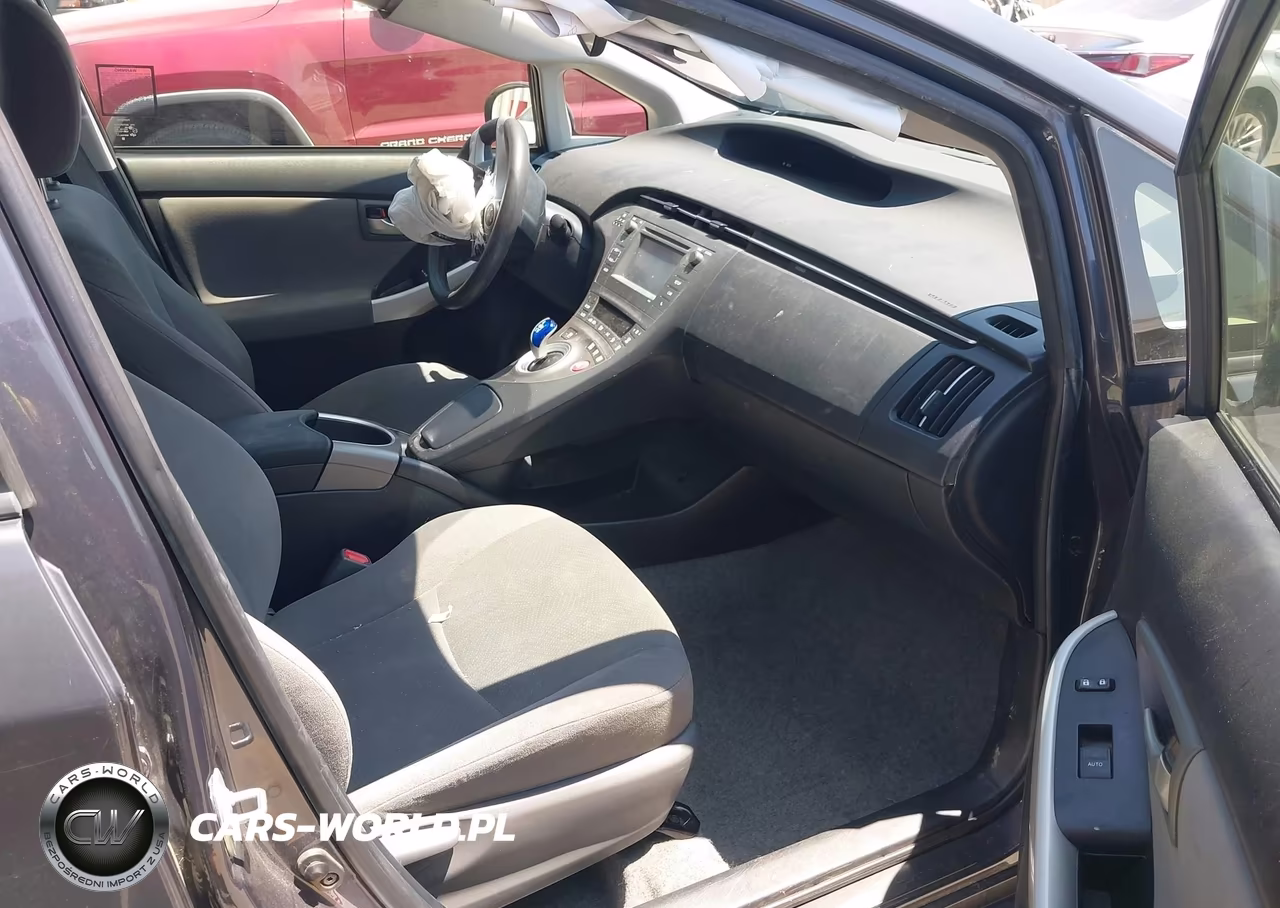 2015 Toyota Prius Two VIN:JTDKN3DU5F2000758 - 5