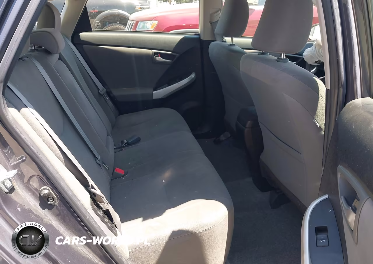 2015 Toyota Prius Two VIN:JTDKN3DU5F2000758 - 8