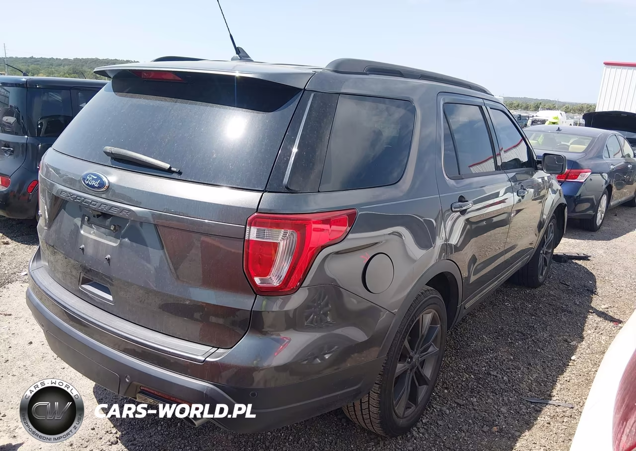 2018 Ford Explorer Xlt VIN:1FM5K7D88JGA35446 - 4