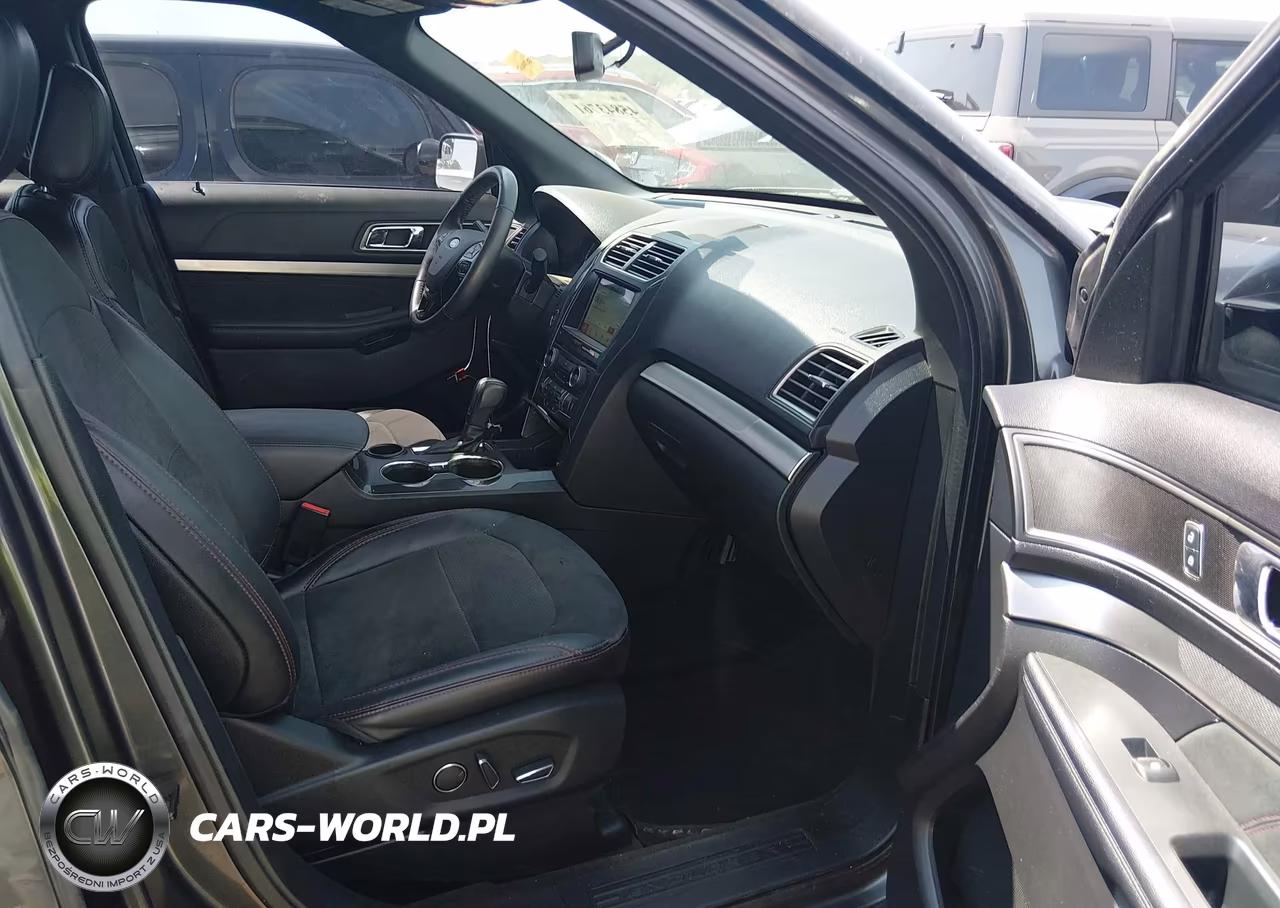 2018 Ford Explorer Xlt VIN:1FM5K7D88JGA35446 - 5