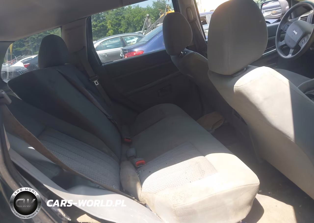2005 Jeep Grand Cherokee Laredo VIN:1J4GR48K25C513266 - 8