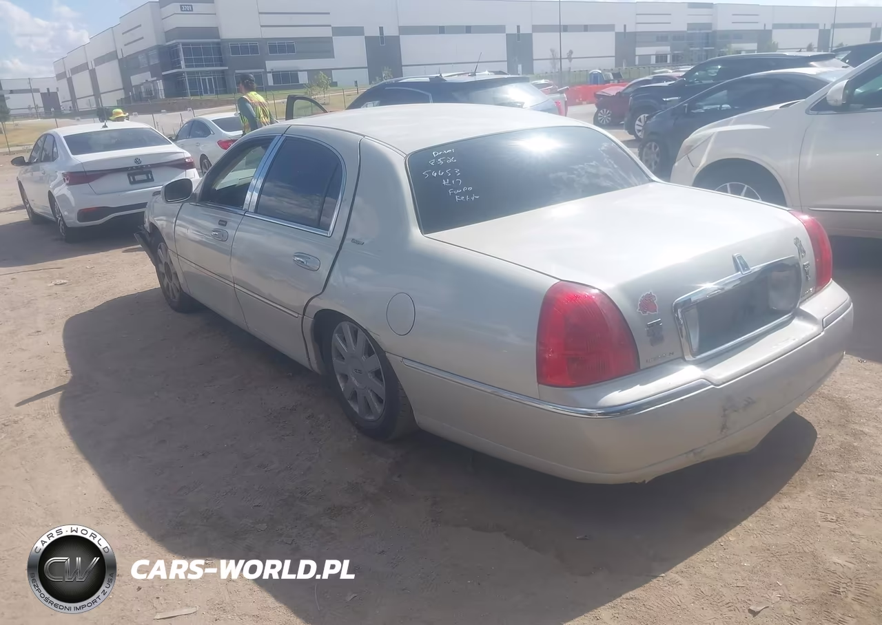 2007 Lincoln Town Car Designer Series VIN:1LNHM83V77Y601829 - 3