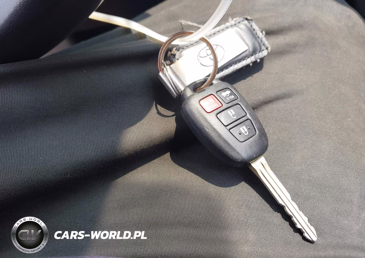 2018 Toyota Corolla Le VIN:2T1BURHE1JC123928 - 11