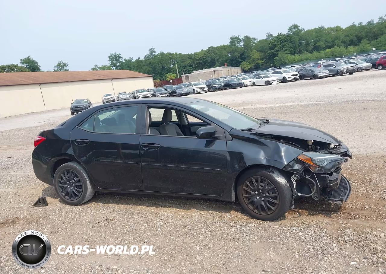 2018 Toyota Corolla Le VIN:2T1BURHE1JC123928 - 13