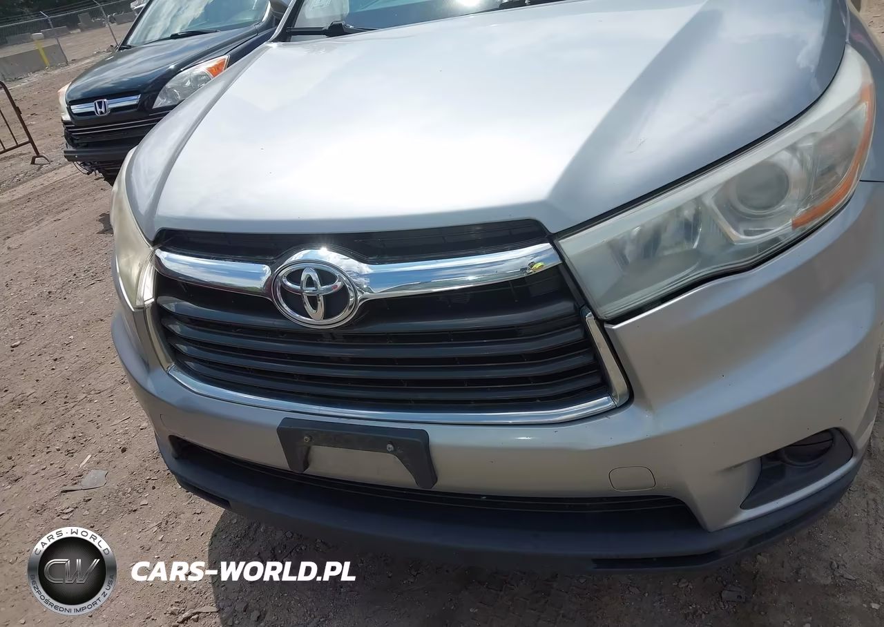 2015 Toyota Highlander Le V6 VIN:5TDBKRFHXFS195213 - 12